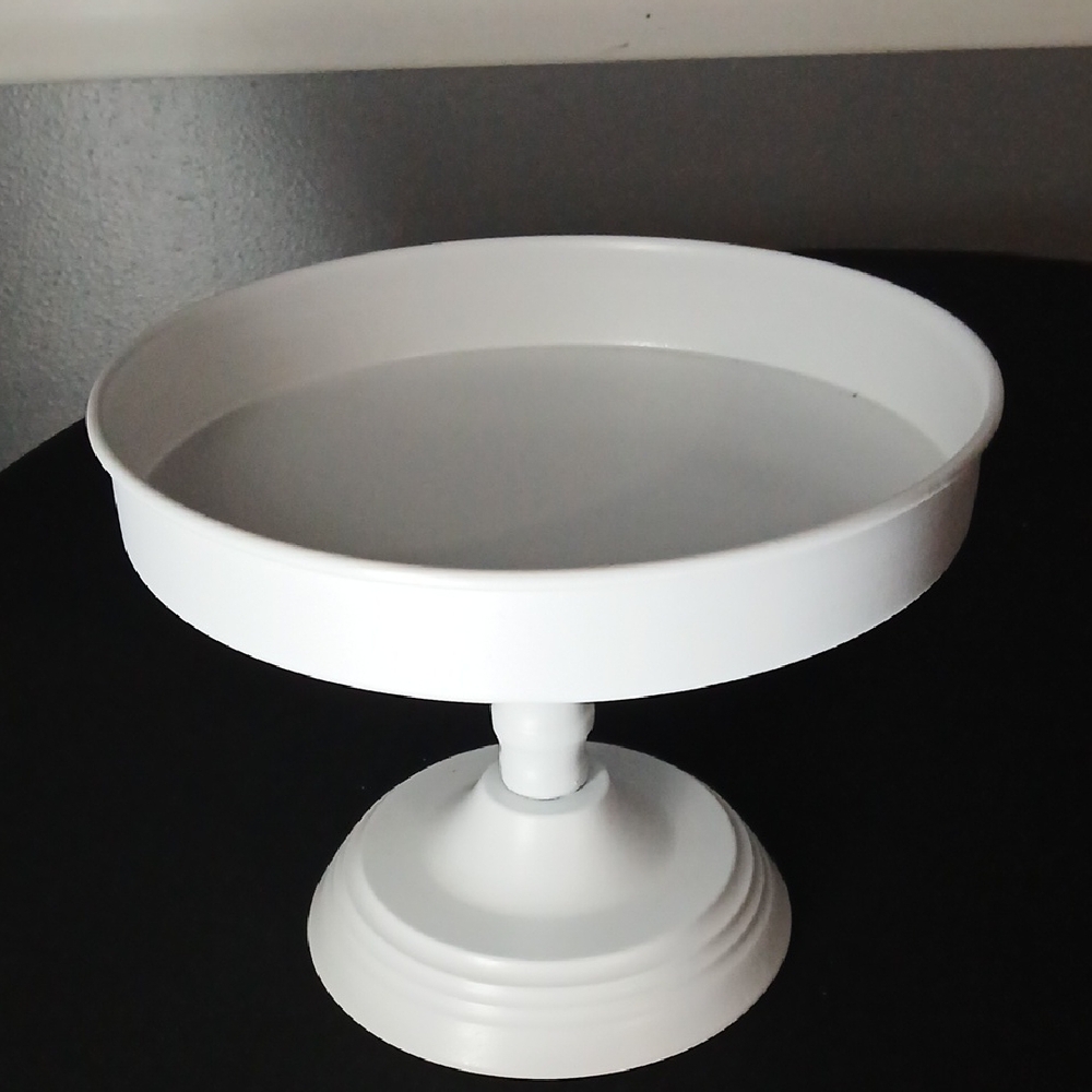 White Metal Pedestal Cake Riser / Stand 8 Inch Diameter